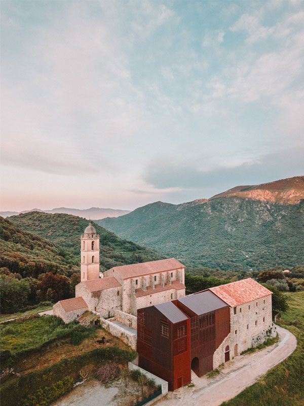 Le couvent fortifié du XVème siècle, en plein coeur de l’Alta Rocca.