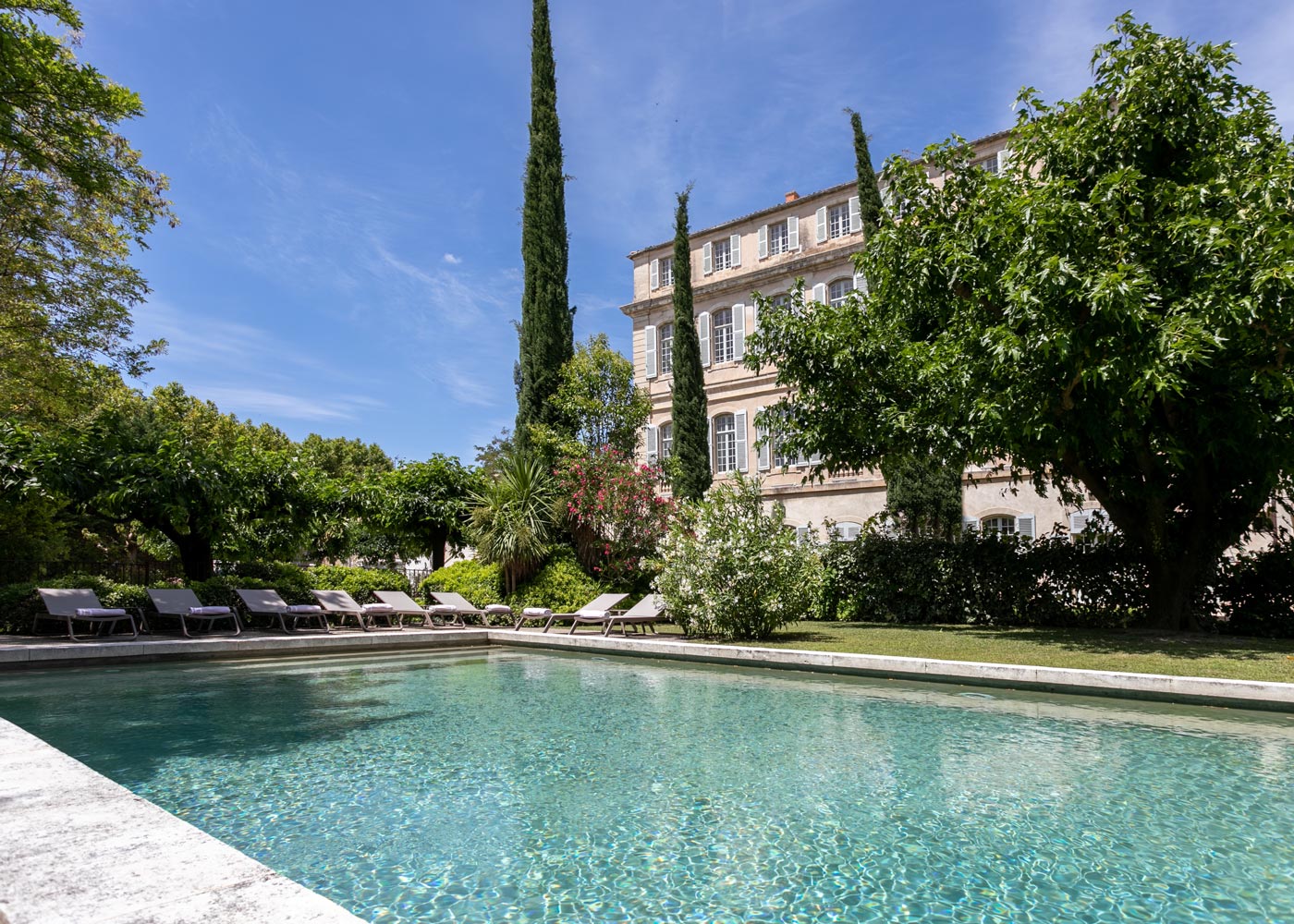 Chateau-de-Mazan facade piscine