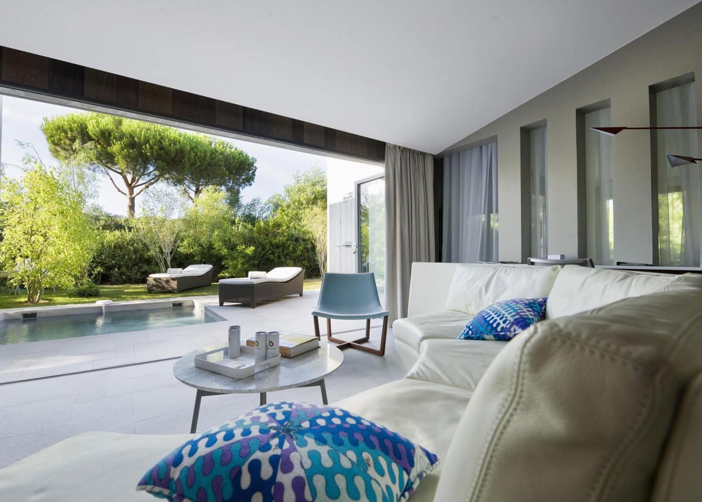 Confinez-moi-ici-Hotel-Sezz-Saint-Tropez-Suite-facon-Villa