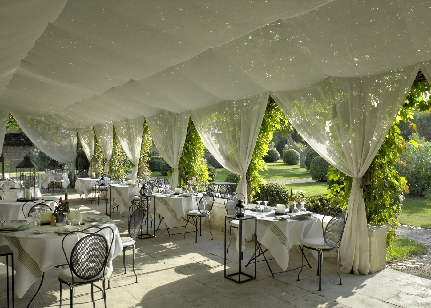 Confinez-moi-ici-Mas-de-Peint-Terrasse--B-Touillon