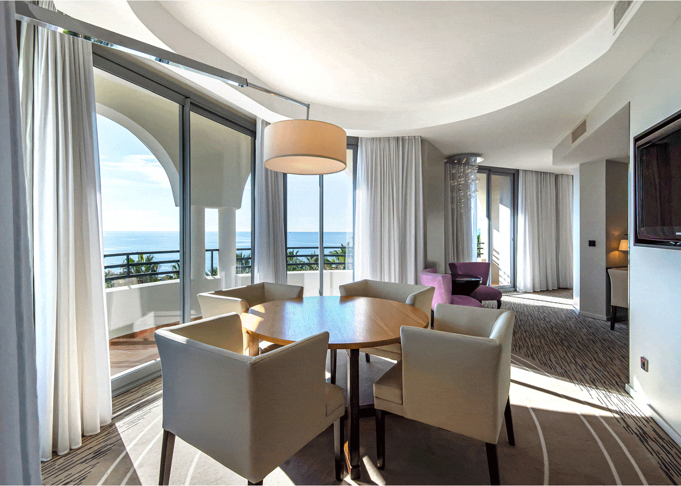 Confinez-moi-ici-Radisson-Blu-Cannes-Suite-Prestige