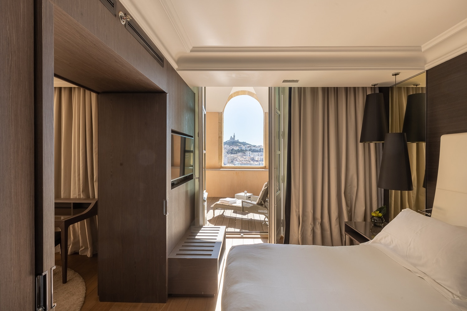 Deconfinez-moi-ici-#7-InterContinental-Marseille-Chambre-Superieure-Executive-®Yann-Audic