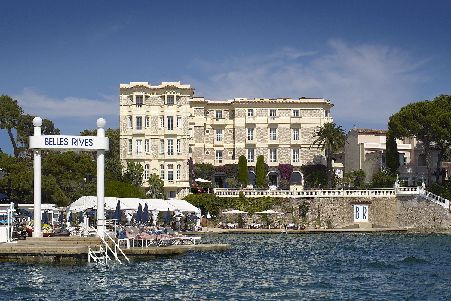 Hotel-Belles-Rives-Juan-Les-Pins-FACADE-DE-LA-MER