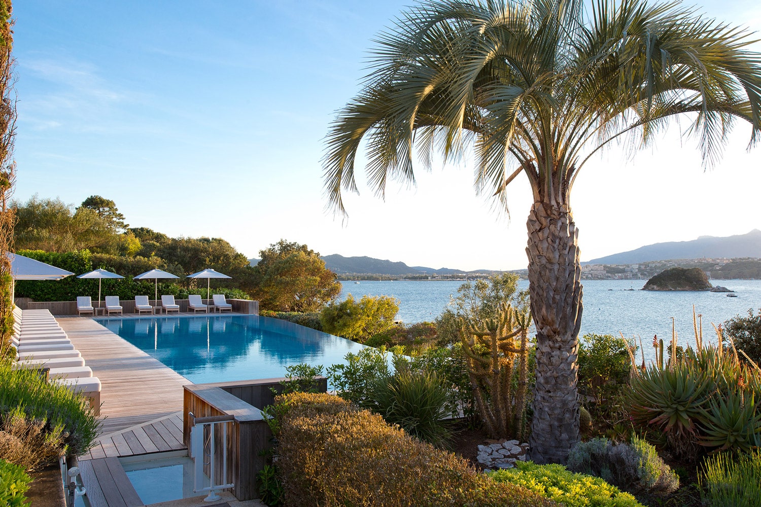 Hotels-Corse-Casadelmar-piscine-©-Serge-Detalle