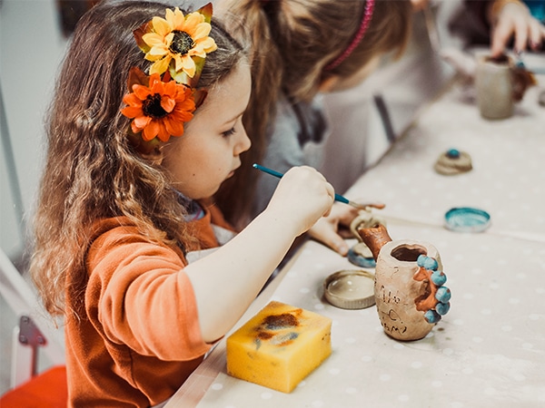 Stage multi activités de Pâques pour les vacances des enfants par « Oh La Main » à Ajaccio.