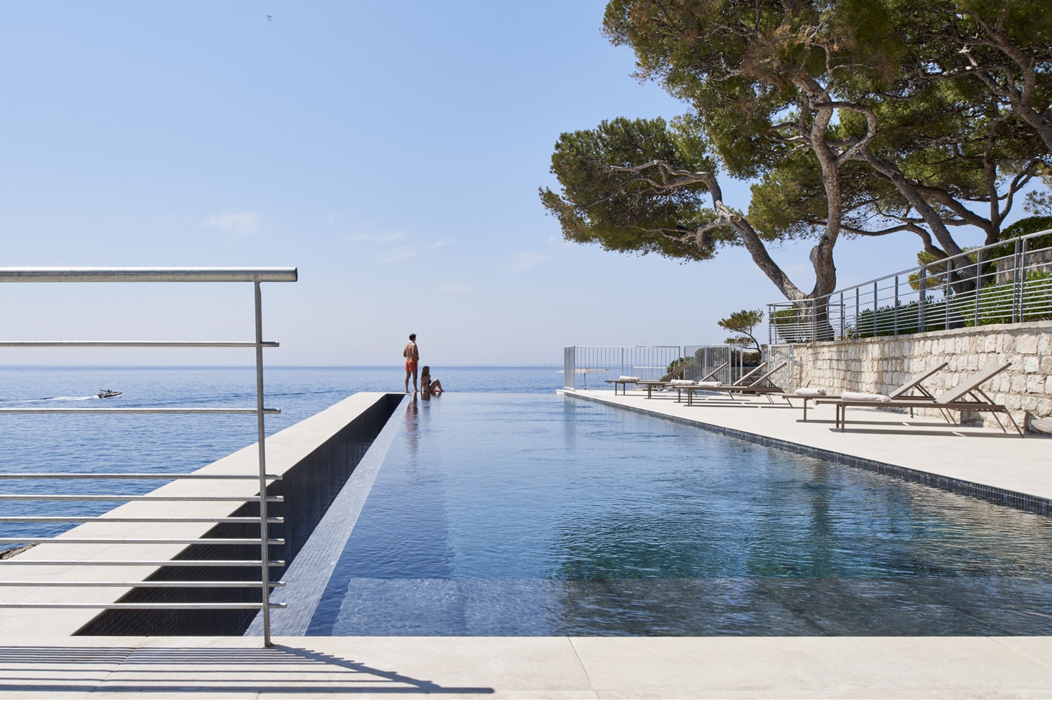 Piscines-Hotels-LES-ROCHES-BLANCHES-Cassis-©-D-Delmas
