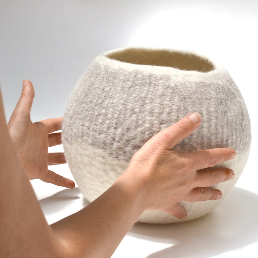 SUDNLY-talents-Collectif-pieces-marquantes-Ghislaine-Garcin-Pot-Blanc-©Cleo-Verstrepen