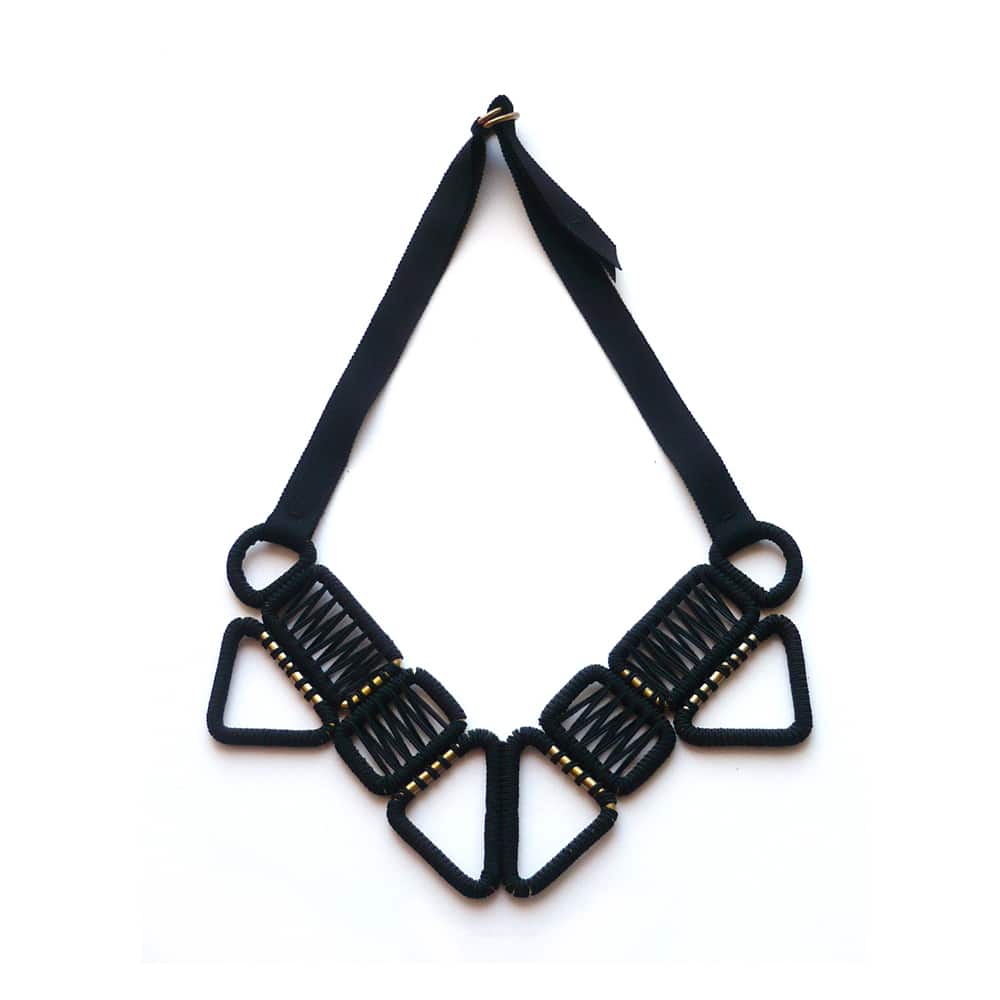 SUDNLY-talents-Collectif-pieces-marquantes-olgajeanne-jewelry-buckle-woven-necklace-carbon
