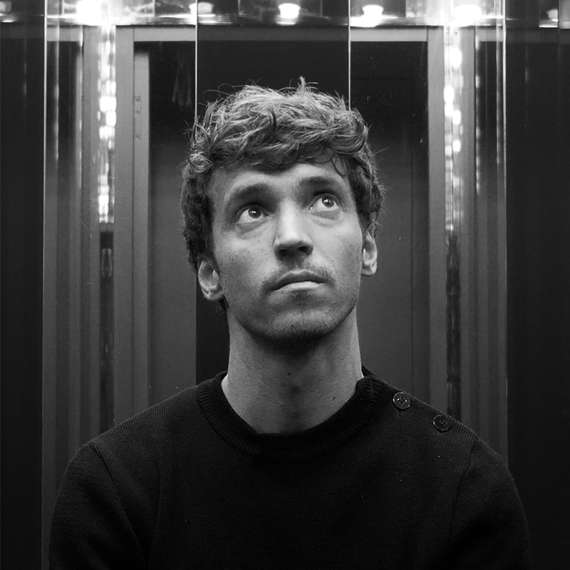 Portrait de Hugo Volpéi, designer visionnaire.