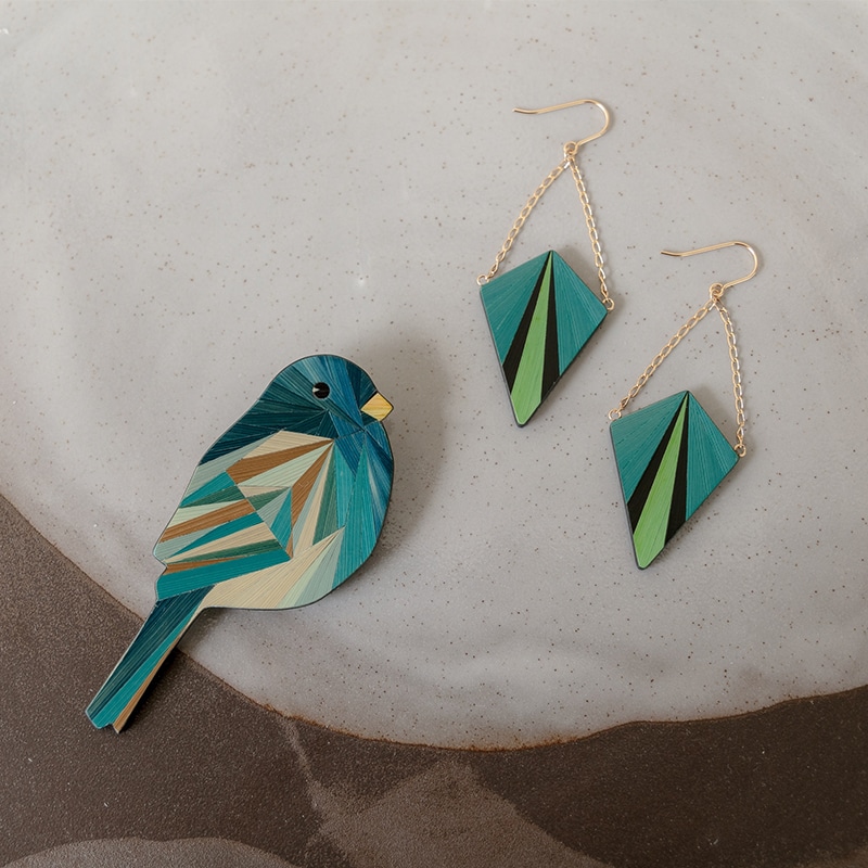 Les boucles d’oreilles de Lucie Richard à la Maison des Métiers d’Art de Pézenas.