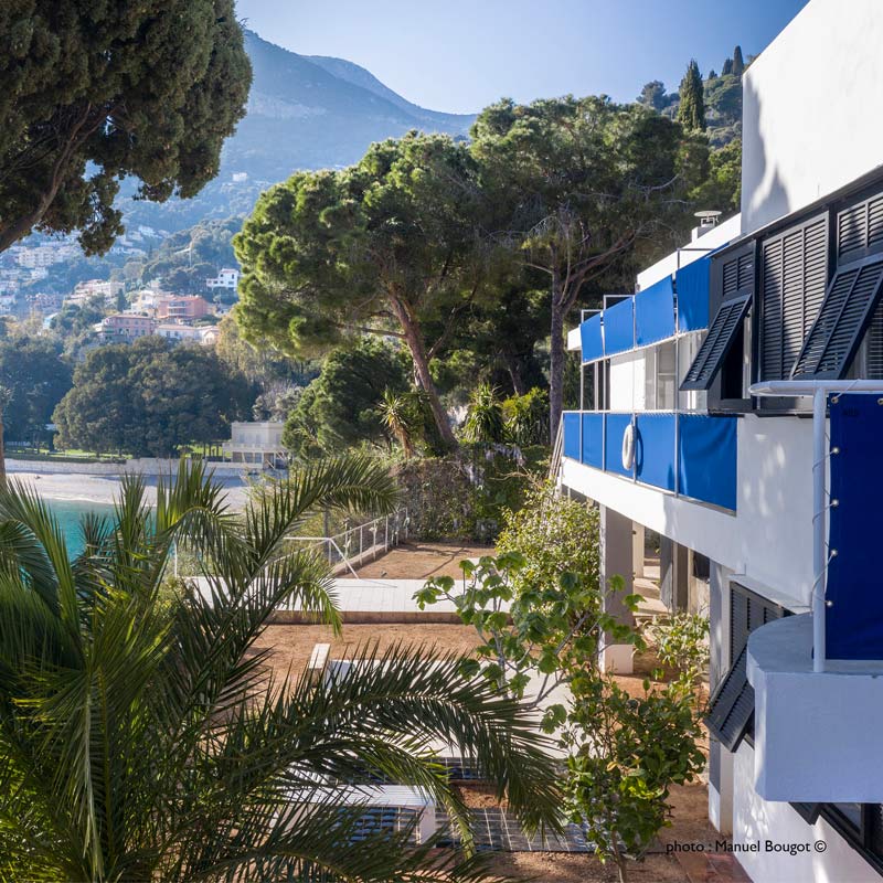 Le Cap Moderne à Roquebrune Cap-Martin au Monument jeu d'enfant.