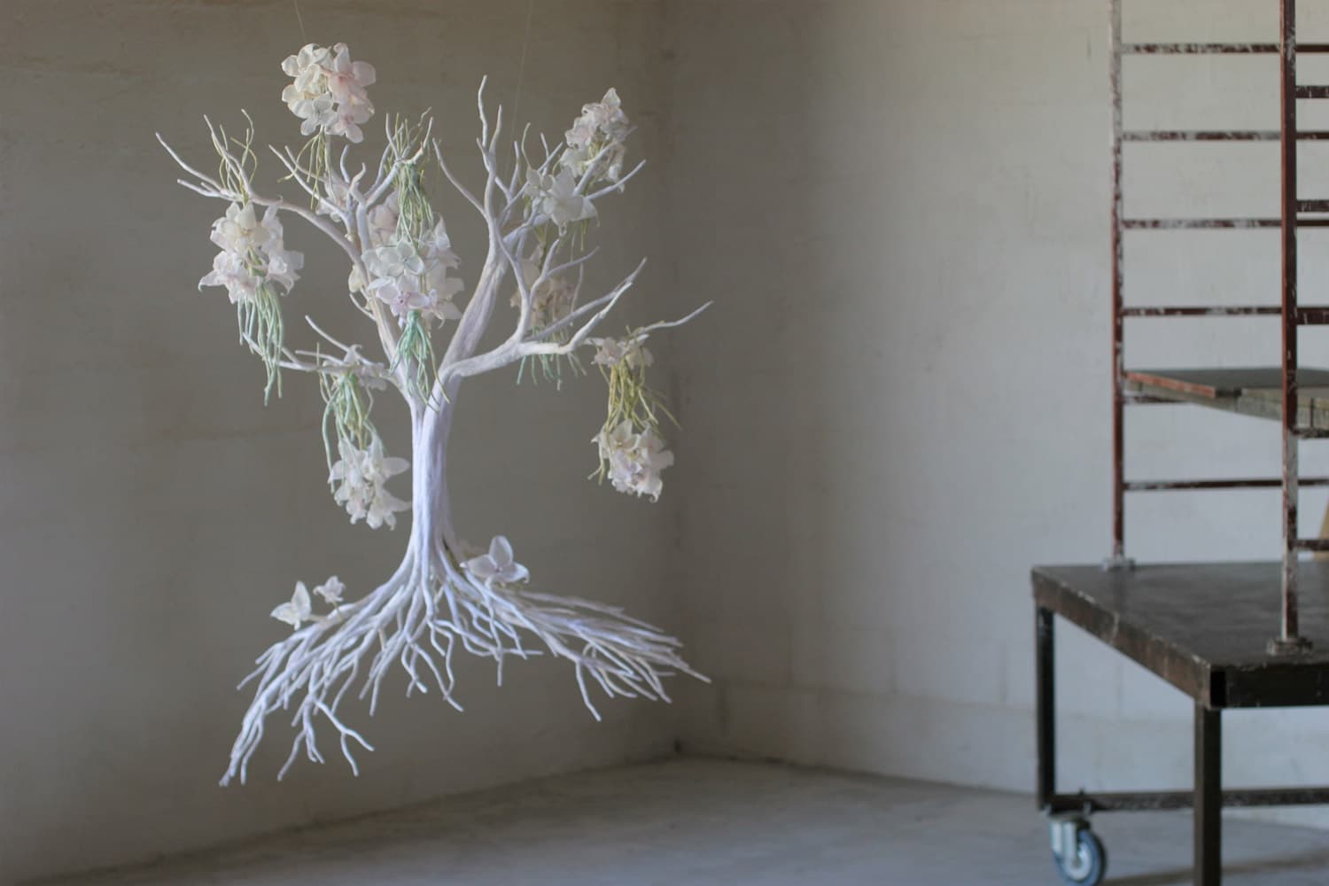 biennale-revelations-grand-palais-charlot_cie_charles_macaire