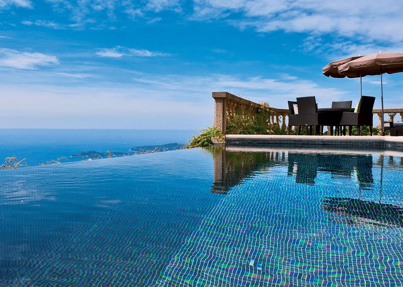 chevre-dor-eze-color-field-painting-piscine-mer