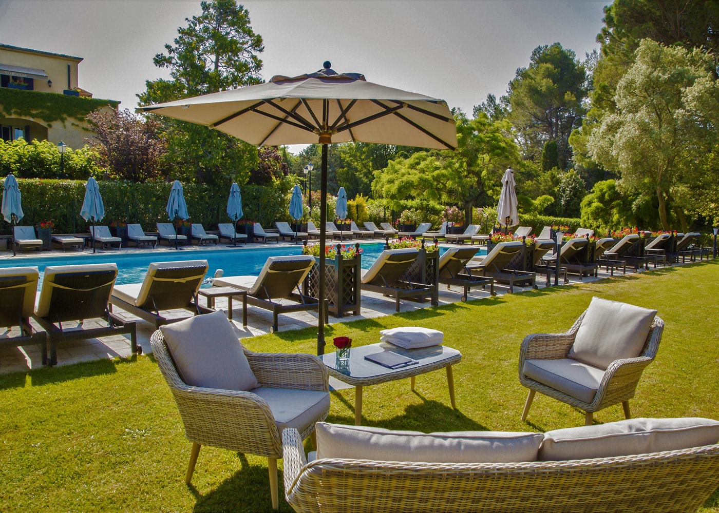 deconfinez-moi-ici-#6-le-vallon-de-valrugues-spa-bar-piscine
