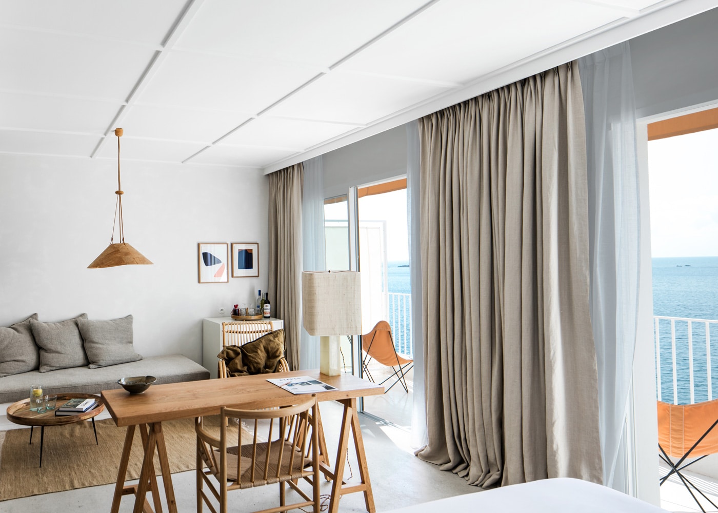 hotels-confinez-moi-ici-#4-mcmd-hotel-les-roches-rouges-saint-raphael suite vue mer