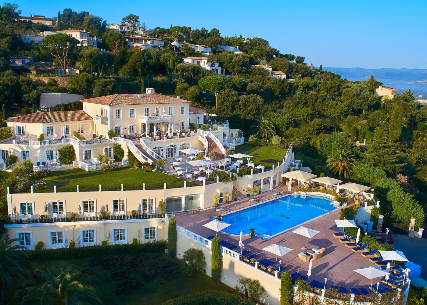 hotels-confinez-moi-ici-#4-mcmd-villa-belrose-vue-ensemble-saint-tropez