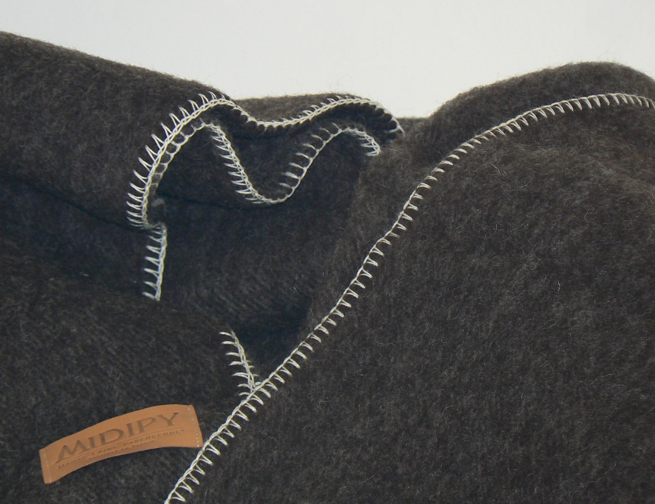 laine-fraiche-Midipy-plaid-finition-''Point-de-Cheval''