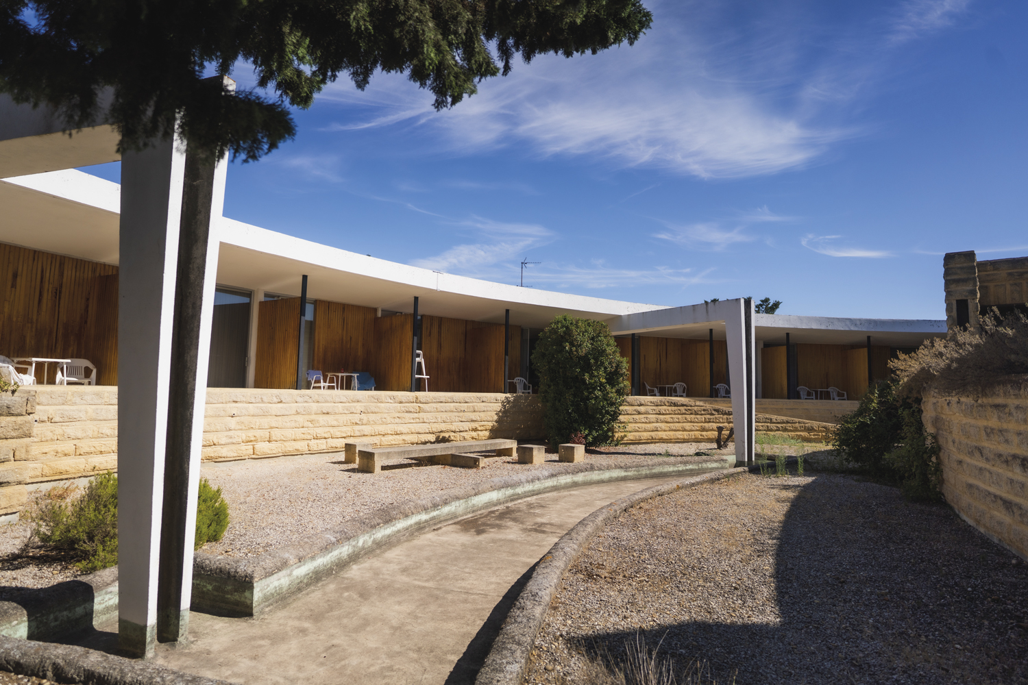 les-cabanettes-motel-retro-arles