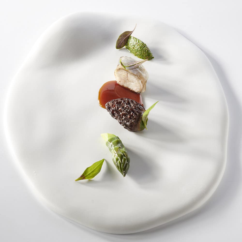 mcmd-vignobles-hotels-luxe chateau La Gaude anguille-de-Camargue-rôtie-morilles-farcies-à-l'ail-des-ours,-et-lard-de-Colonnata