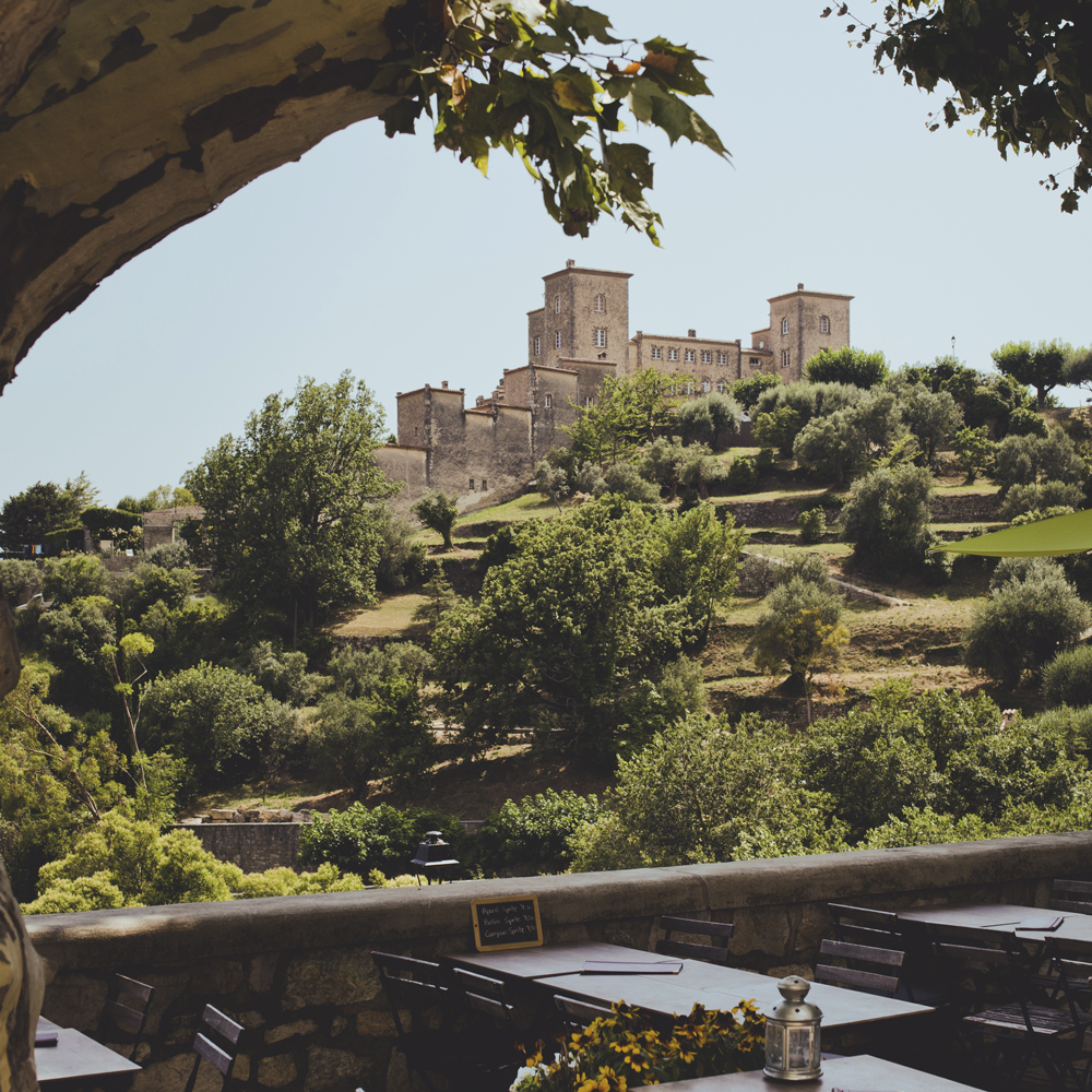 pays-de-fayence-villages-perches-vue-chateau-de-puy-tourrettes