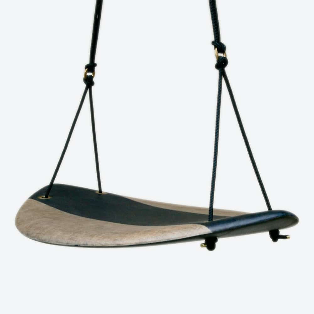 Pour une déco originale en intérieur comme en extérieur, la première balançoire multi-talentueuse éco-conçue et fabriquée en France de chez Piko Edition, fera rêver des shapers.