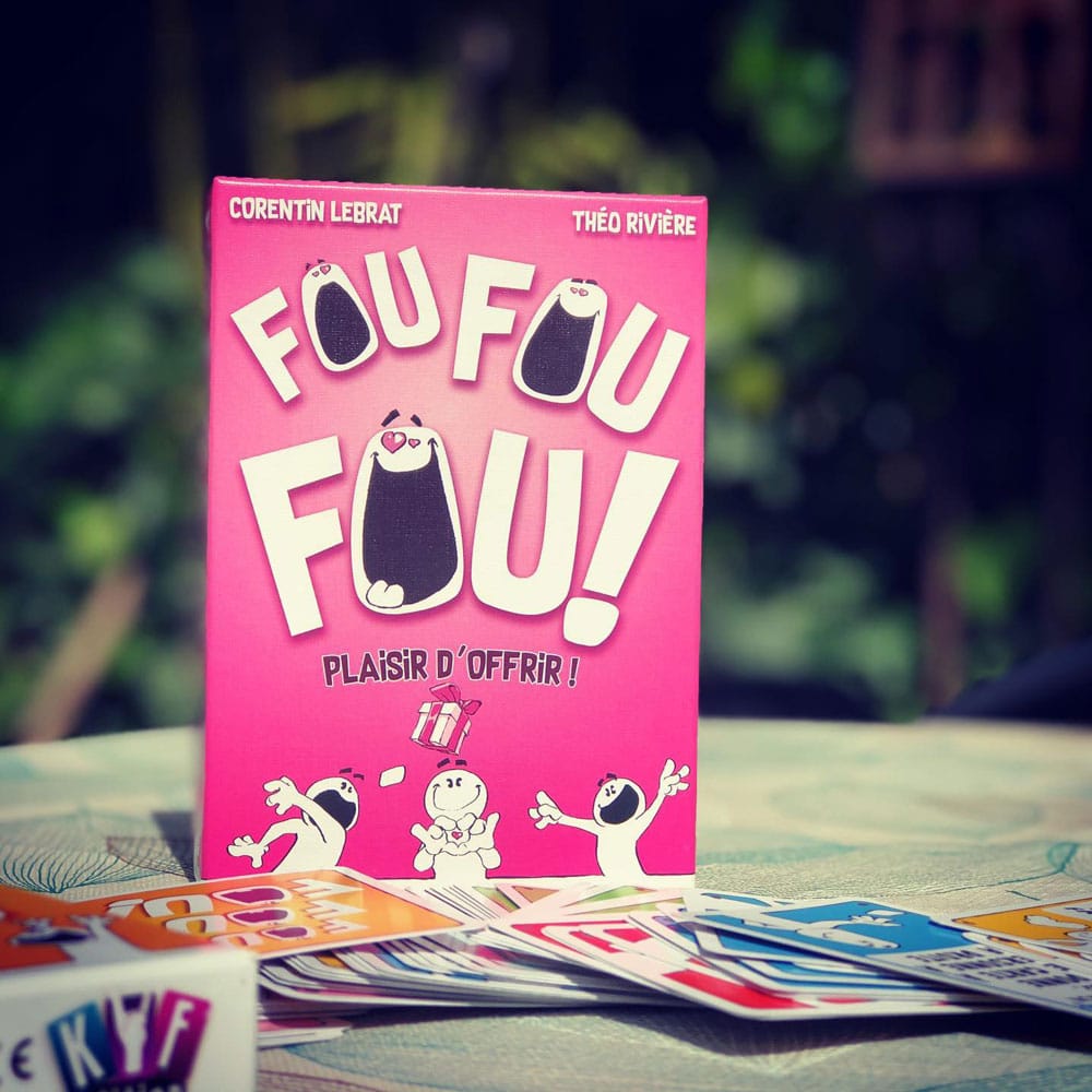 Le jeu « fou fou fou - Plaisir d’offrir » est un jeu pour enfants à partir de 8 ans et conçu pour se lancer des gages et se retrouver dans des situations hilarantes.