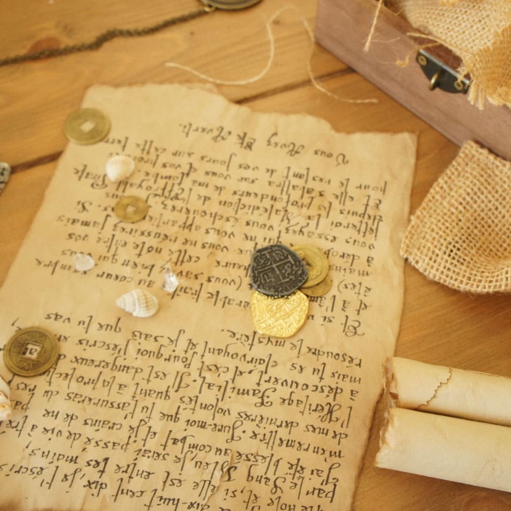 Le jeu « Un monde de Sorciers » par la marque Missive Mystère est un jeu pour les enfants à partir de 7-8 ans. C’est un jeu d’enquêtes, d’aventures ludiques et pédagogiques avec des escapes games.