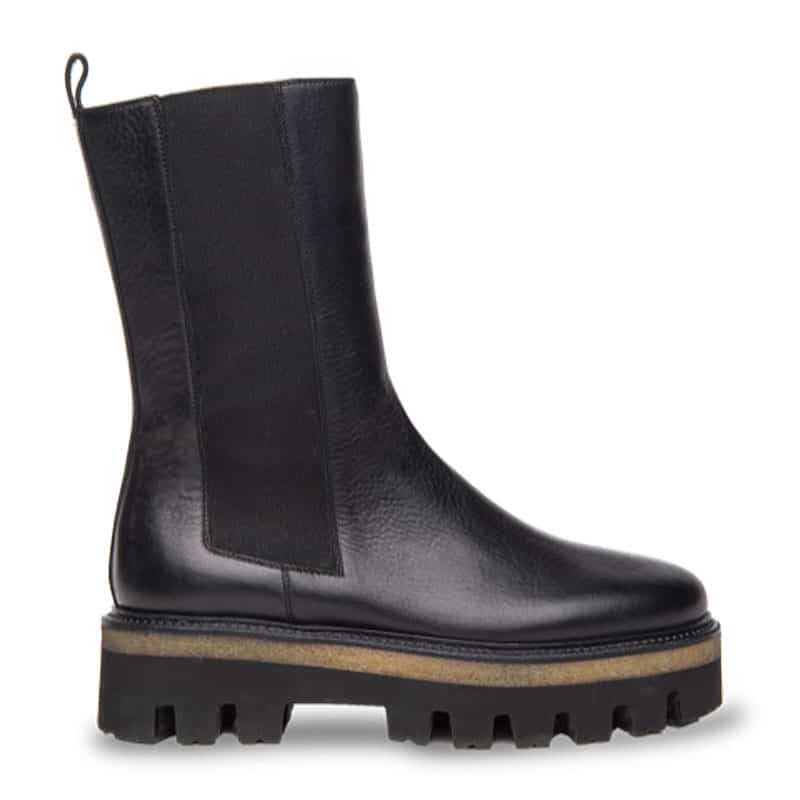 Les boots chelsea noires de chez Sartore.
