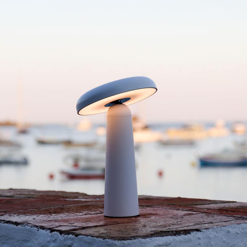 Les luminaires d’hiver avec la lampe de table Mush-Mush de chez Nexel editions.