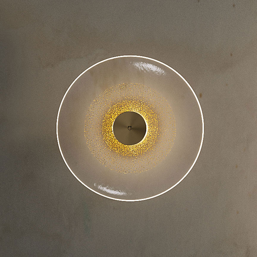 Les luminaires d’hiver sous la forme d’applique murale à LED Golden Disc Wall de chez Paolo Castelli.