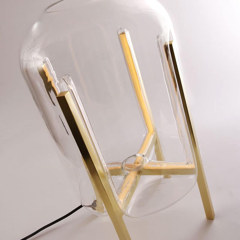 Les luminaires d’hiver sous la forme de lampe à poser Belladonna de chez Concept Verre.