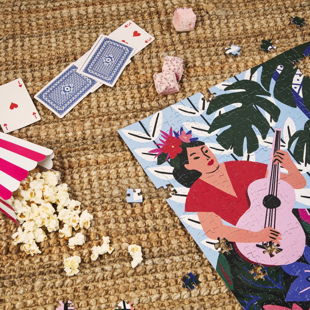 Le puzzle « Femme Guitare de Kei Lam » de la marque Yipee, est un jeu pour les enfants à partir de 7-8 ans, permettant aux parents de renforcer les liens avec leurs enfants.