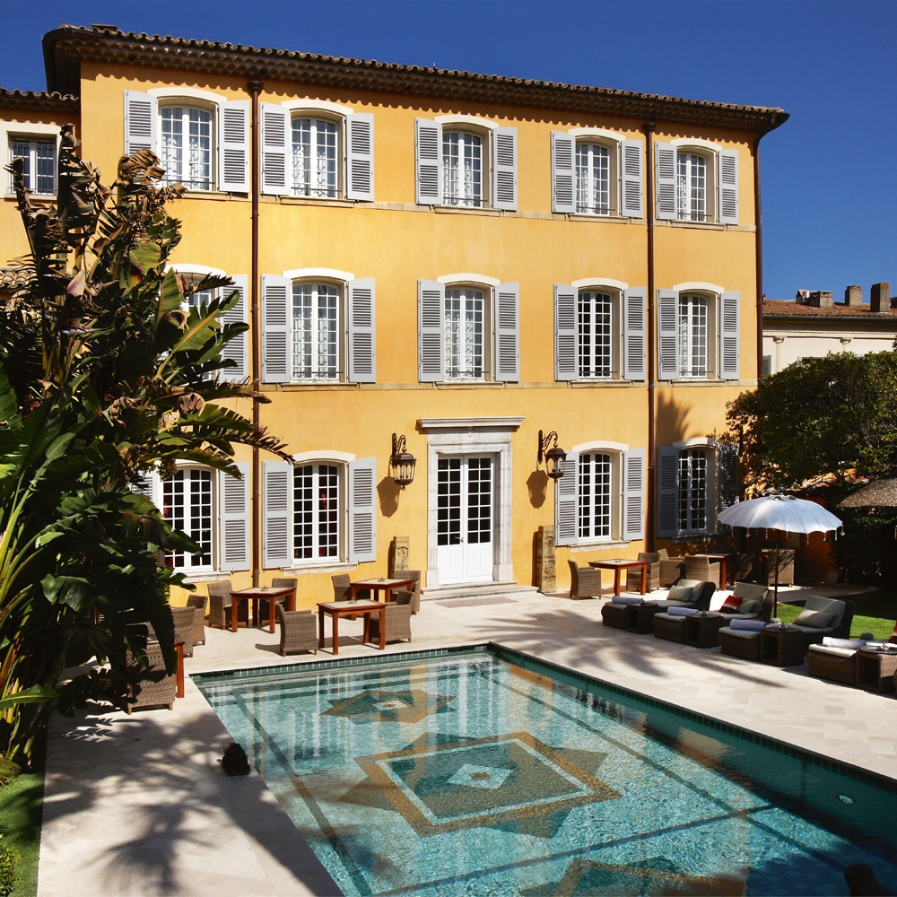 une-plage-en-hiver-a-saint-tropez-Pan-Deï-Palais-St-Tropez-exterieur-piscine