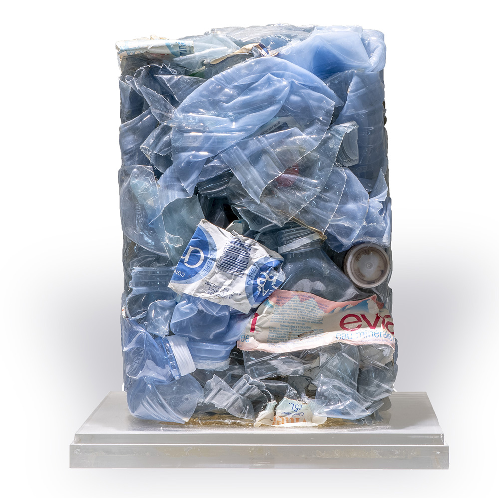 upcycling-plastique-CESAR-Compression-Evian-1990-Photo-Artcurial
