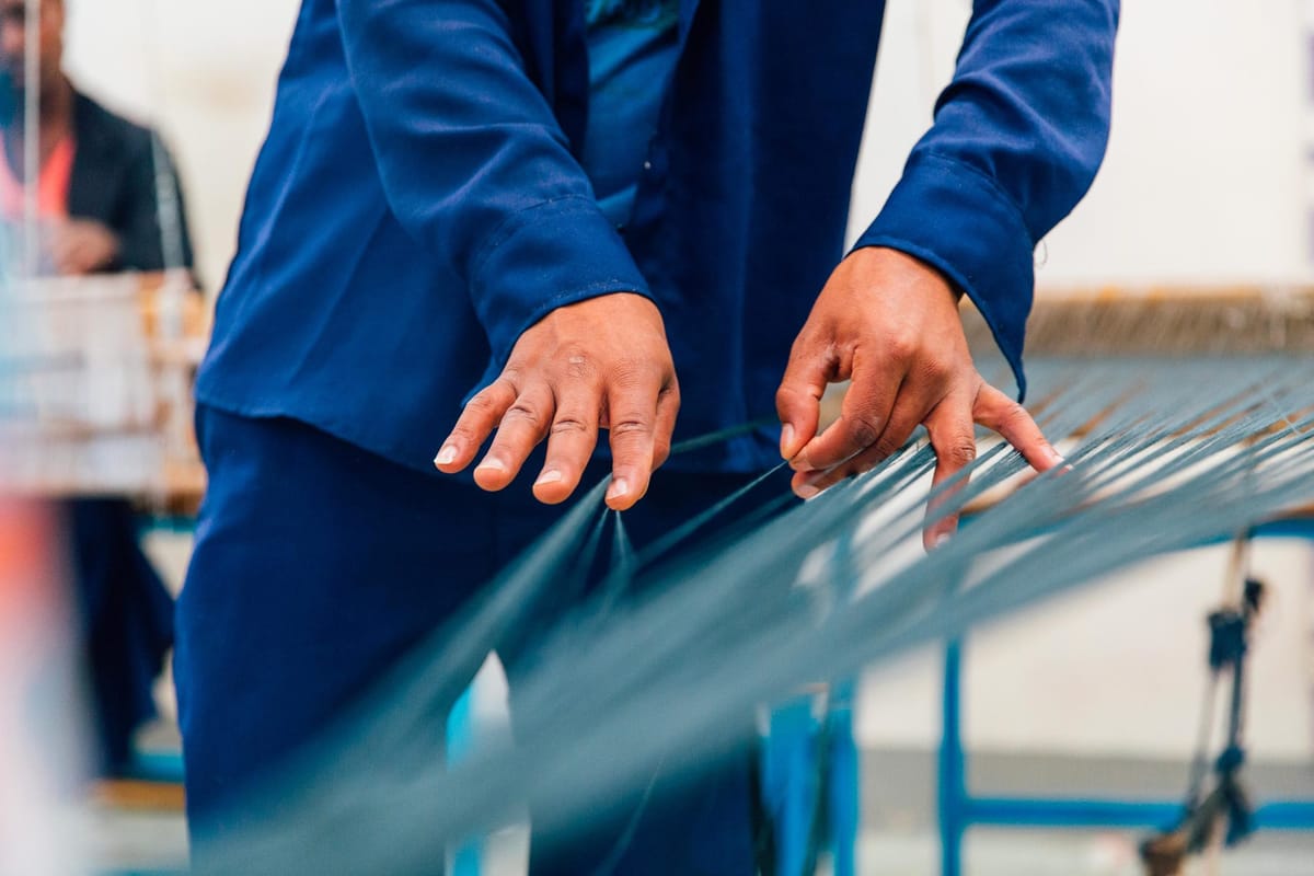 Le bleu de Chine remet les bleus au travail par les différentes marques du sud