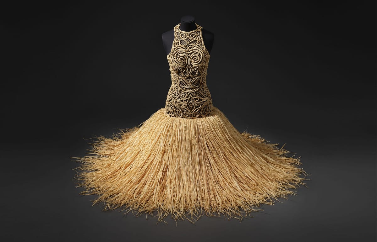Fashion Folklore. La couture sur les ailes de la tradition.
