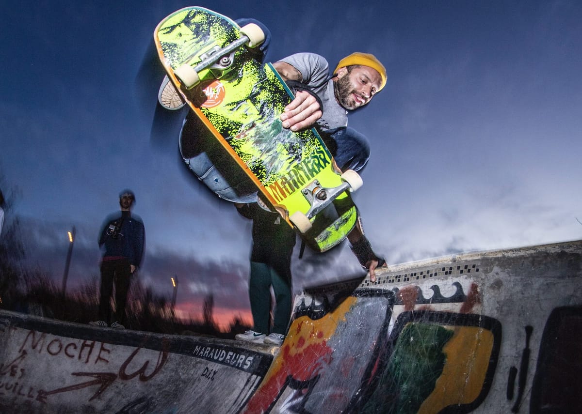 Spot de skateurs fait maison sur un terrain vague de la Capelette à Marseille.