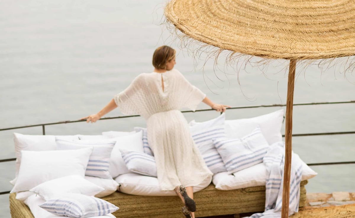 Let's Pause canapé et parasol fibre naturelle sombrilla esparto SONSAURA ©monica klamburg