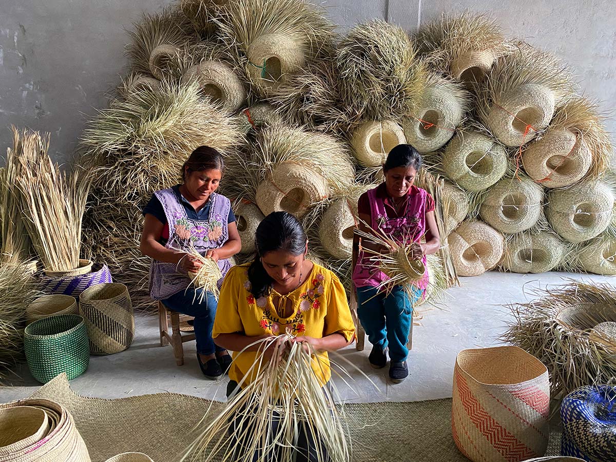 Créations artisanales de la Maison Mani réalisées par des mexicaines à Oaxaca.