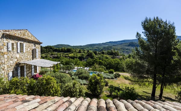 Confinez-moi-ici-Hameau-Les-Davids-Hameau-de-Cournille-Luberon-terrasse-nature