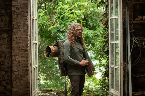 L’artiste Jean-Luc Favéro part en forêt pour Pierre Frey