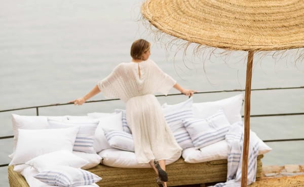 Let's Pause canapé et parasol fibre naturelle sombrilla esparto SONSAURA ©monica klamburg