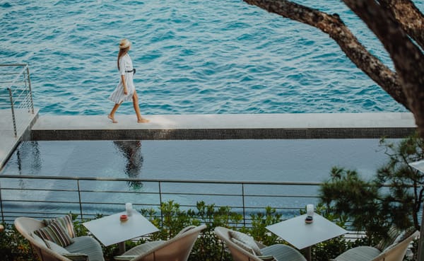 Piscines-Hotels-Les-Roches-Blanches-Cassis-cover-mcmd