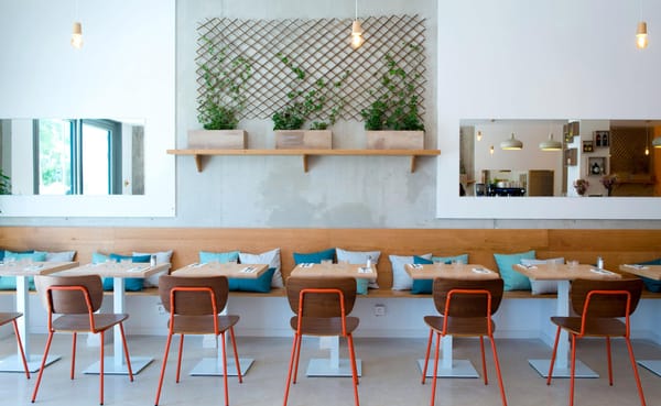 Saveurs-Mediterraneennes-Marseille-Toia-Restaurant-salle-tables