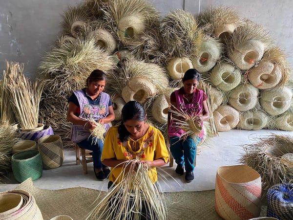 Créations artisanales de la Maison Mani réalisées par des mexicaines à Oaxaca.