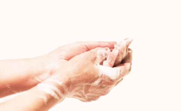 main-savon-vous-allez-aimer-vous-laver-les-mains