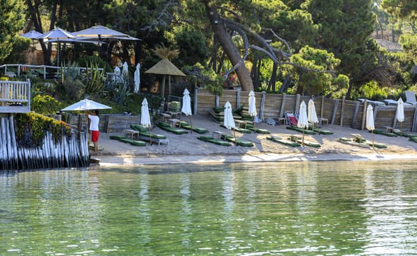 Hotels-Corse-Grand-Hotel-Cala-Rossa-Plage-@Camille-Moirenc