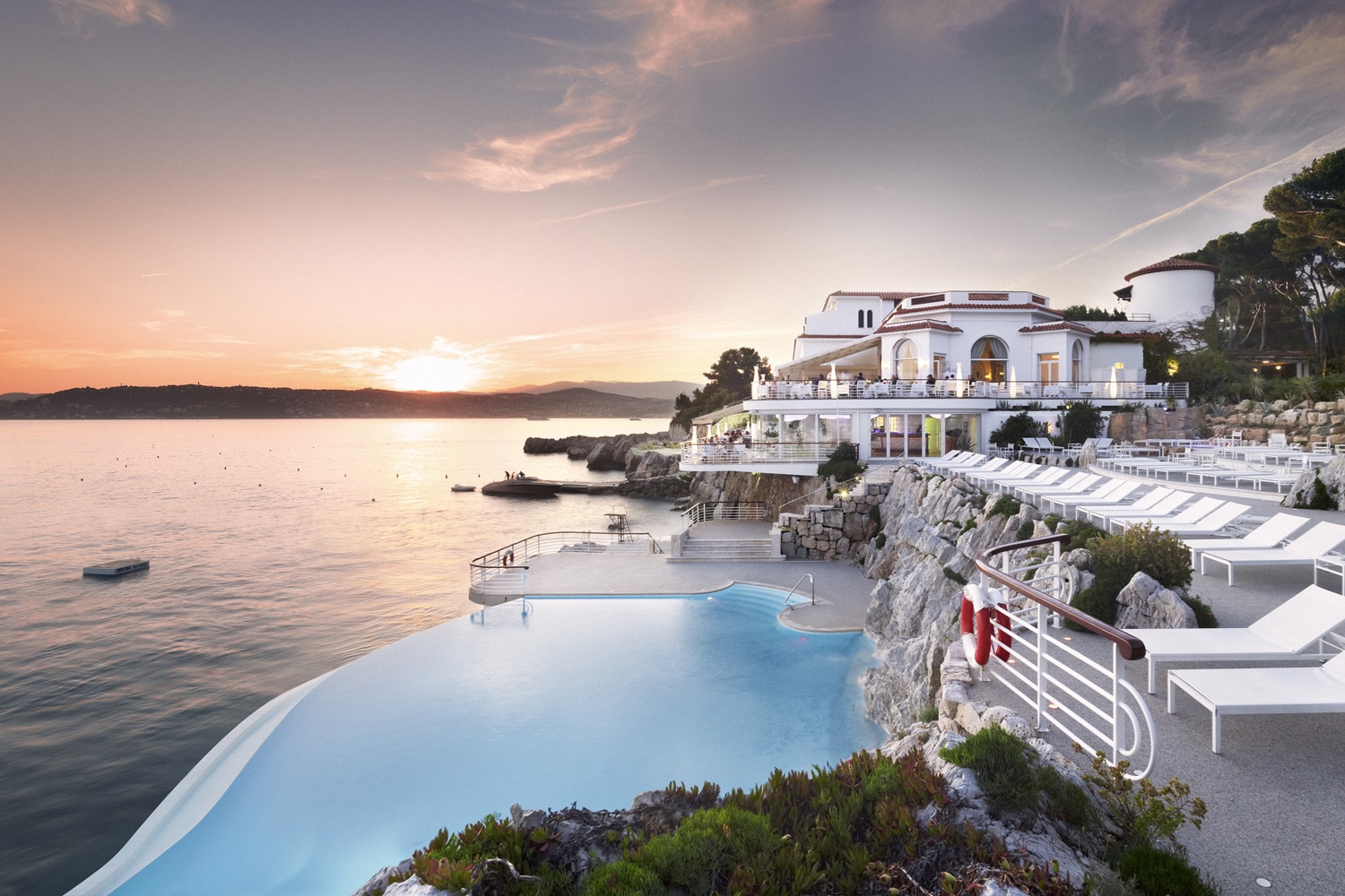 Piscines-Hotels-Hotel-du-Cap-Eden-Roc-HDCER-Swimming-pool-sunset-JMS