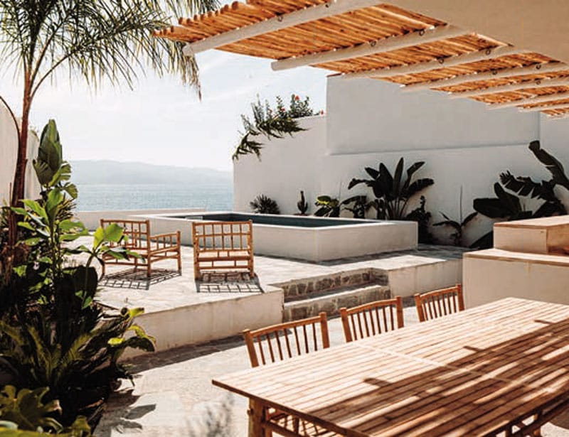La modernité et le geste architectural ultra-contemporain d’une villa en bord de mer par Amelia Tavella.