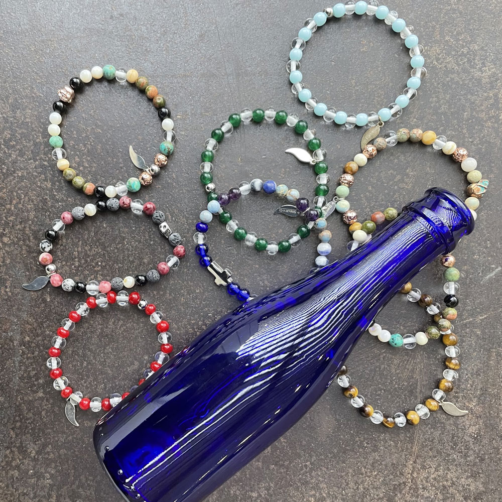 sudnly-vitrine-bijoux-dumagny-co-bracelest-perles-bouteilles-champagne